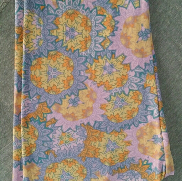 Lularoe Outfit with Irma and Leggings - Picture 5 of 6